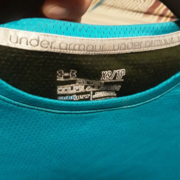 Under Armour Women XS LongSleeve Exercise Shirt - Picture 11 of 16